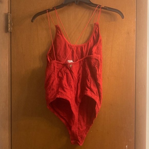 Fabletics Red Textured Bodysuit - Picture 4 of 7